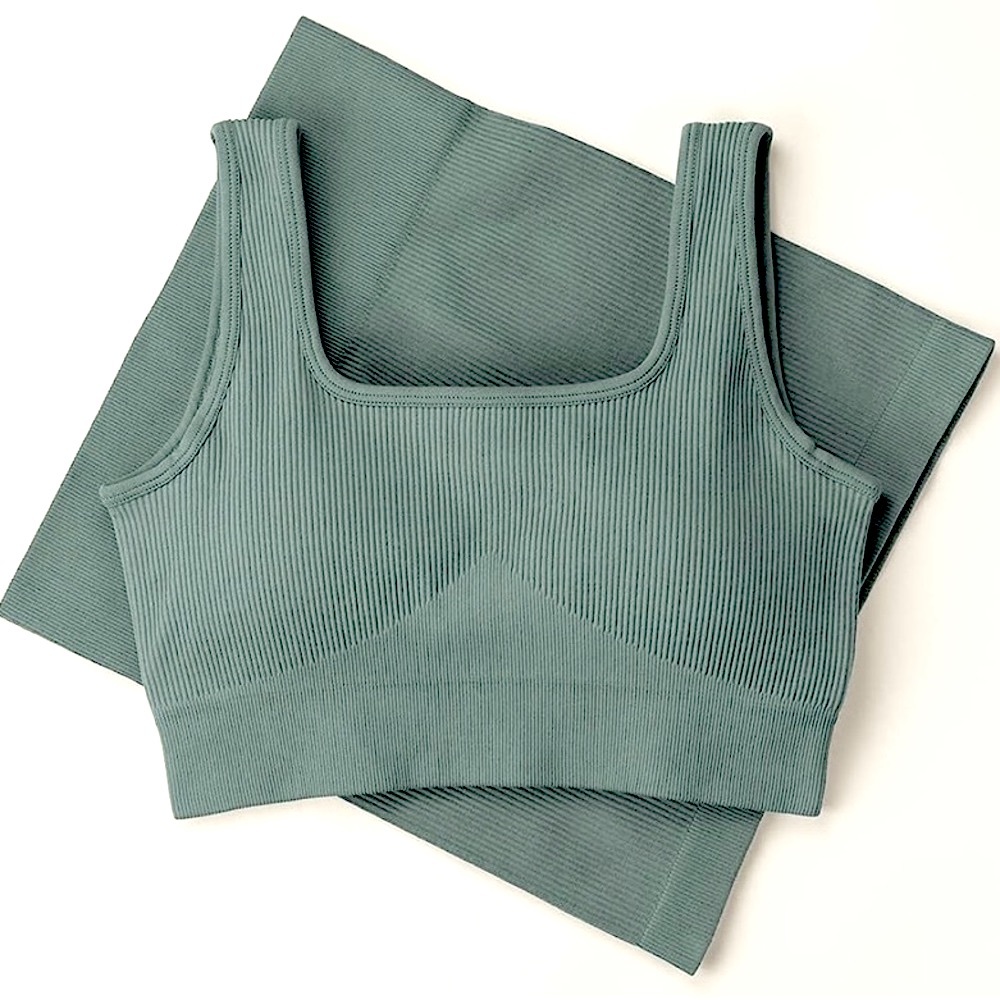 2 piece ribbed set, never used in excellent condition